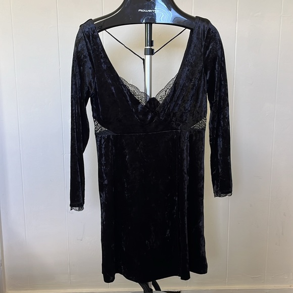 NWT FREE PEOPLE KAT velvet and faux lace wrap dress size medium - Picture 11 of 11